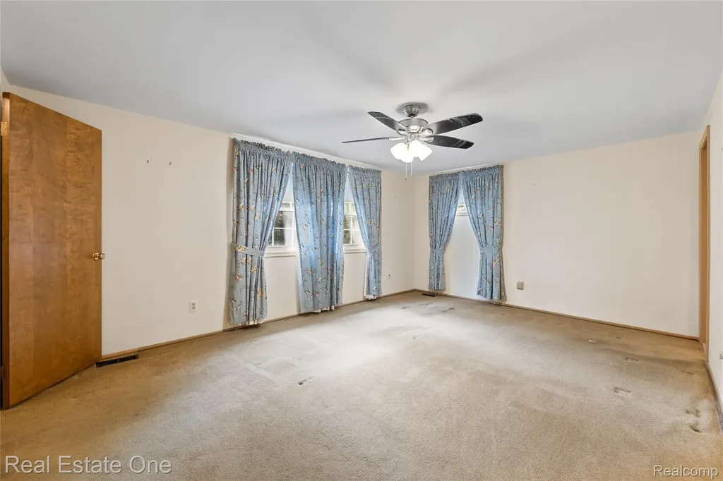 25574 Wilson Drive Dearborn Heights City MI 48127