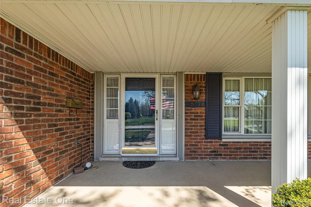 25574 Wilson Drive Dearborn Heights City MI 48127