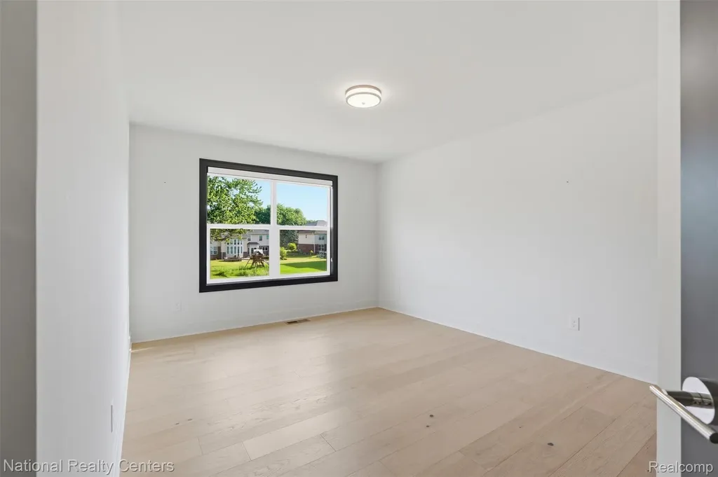 1283 Bloomingdale Drive Troy City MI 48085