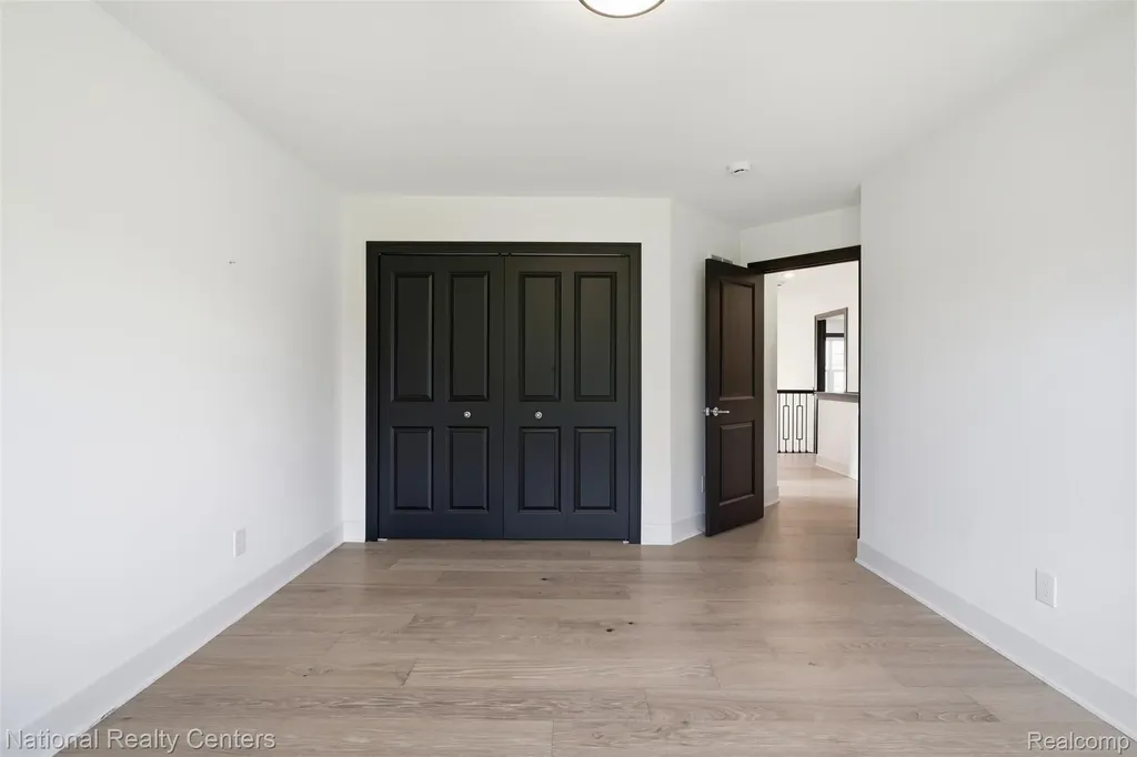 1283 Bloomingdale Drive Troy City MI 48085