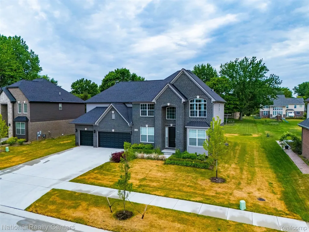 1283 Bloomingdale Drive Troy City MI 48085