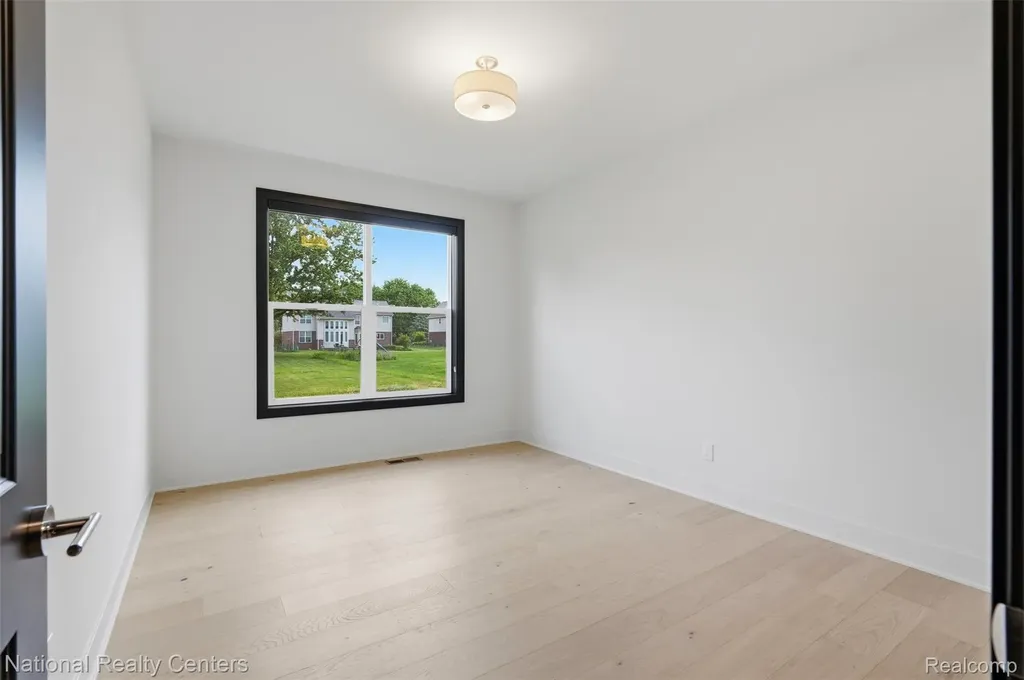 1283 Bloomingdale Drive Troy City MI 48085