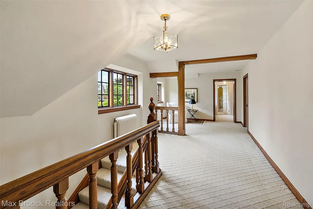 65 Lone Pine Road Bloomfield Hills City MI 48304