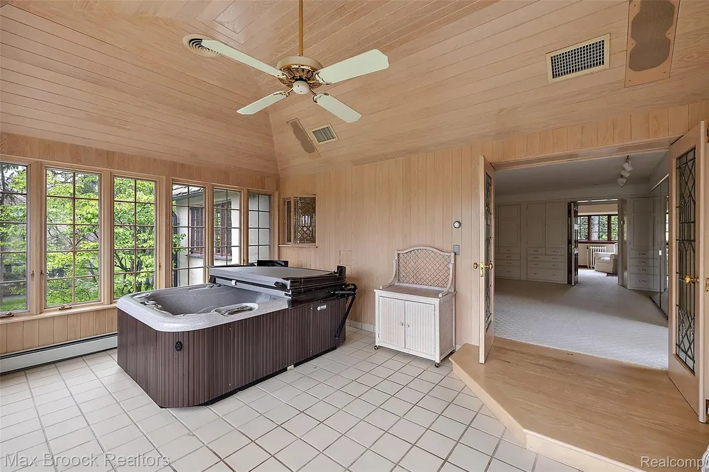65 Lone Pine Road Bloomfield Hills City MI 48304
