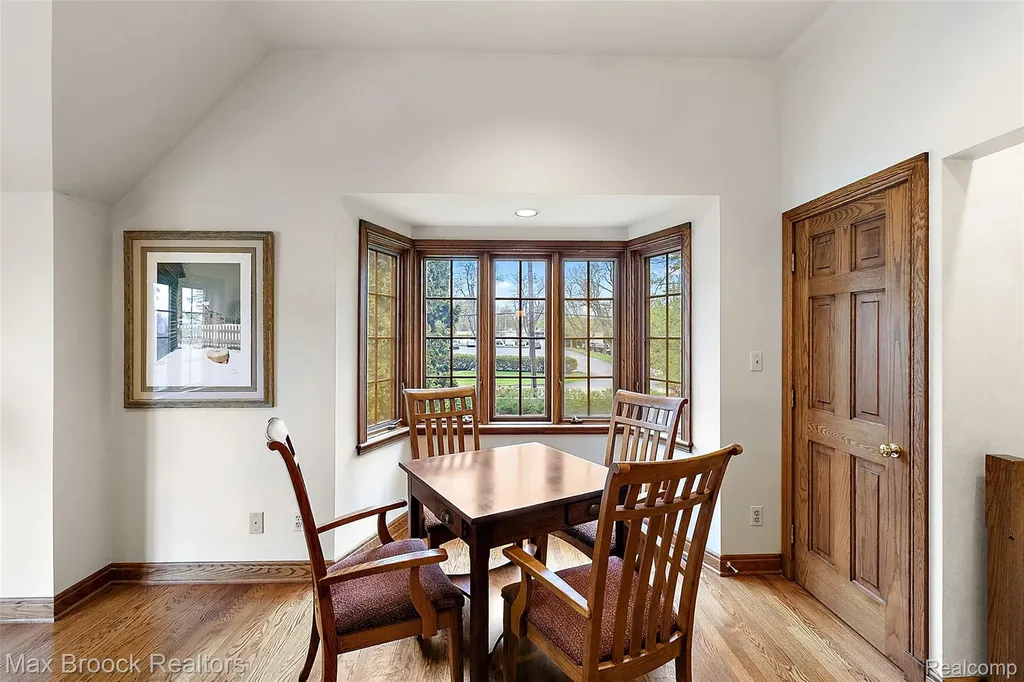 65 Lone Pine Road Bloomfield Hills City MI 48304