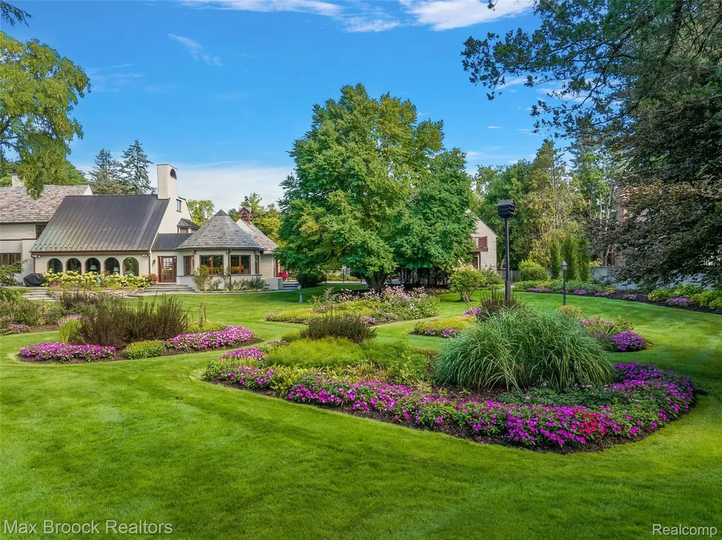 65 Lone Pine Road Bloomfield Hills City MI 48304