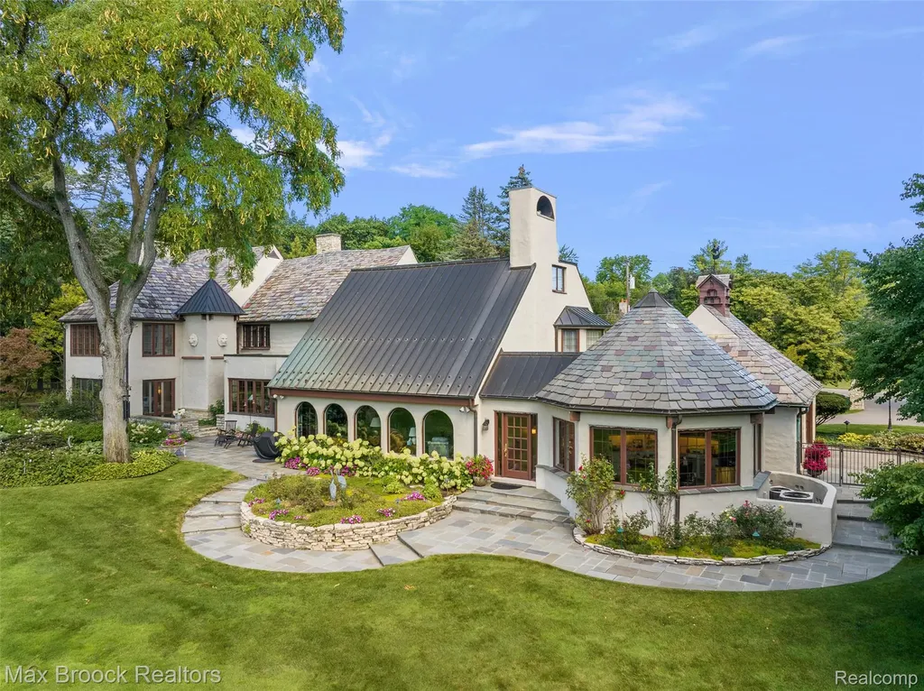 65 Lone Pine Road Bloomfield Hills City MI 48304
