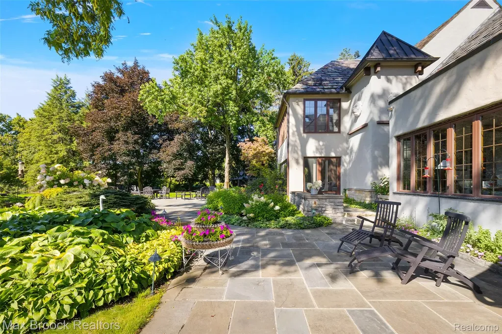 65 Lone Pine Road Bloomfield Hills City MI 48304