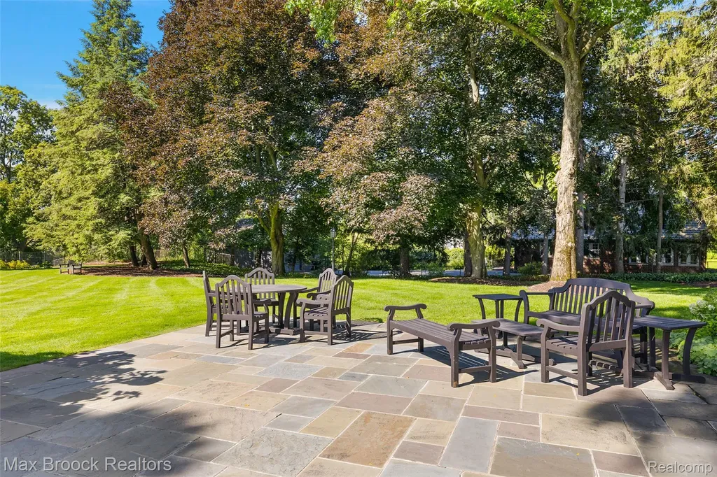 65 Lone Pine Road Bloomfield Hills City MI 48304
