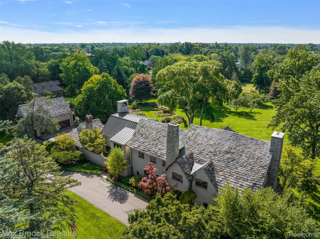 65 Lone Pine Road Bloomfield Hills City MI 48304