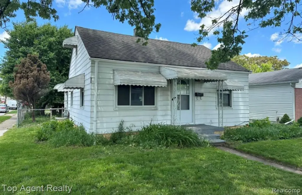17705 Longfellow Street Roseville City MI 48066