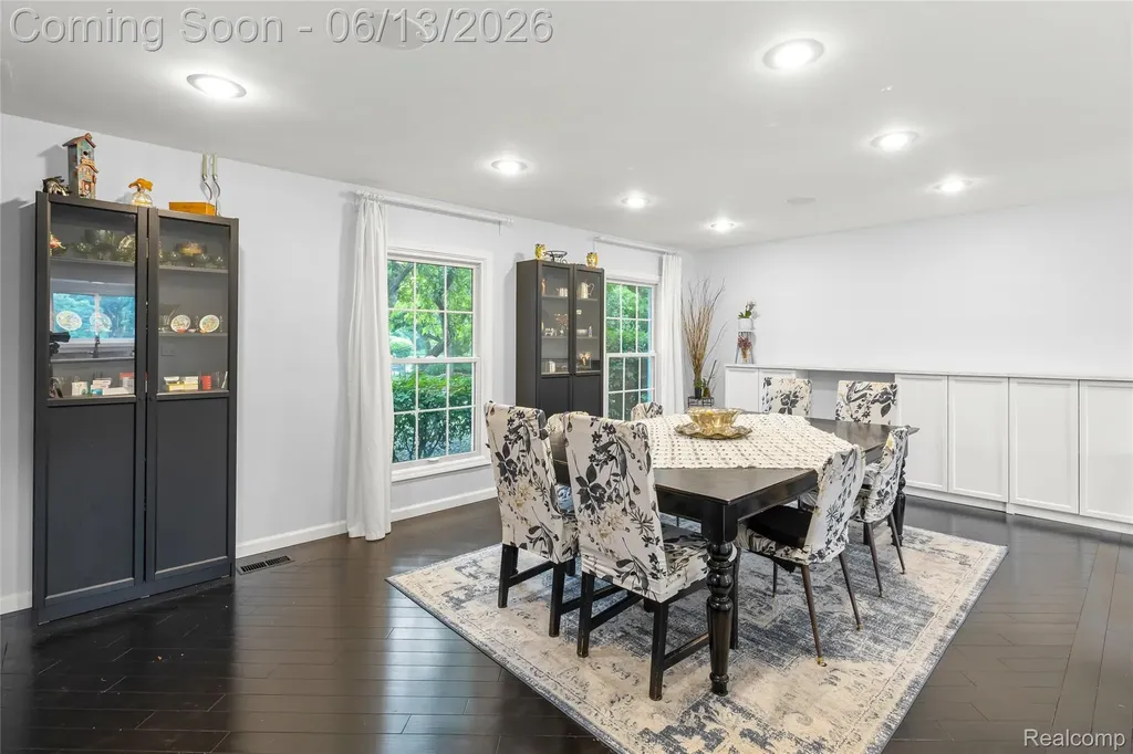 34134 Old Timber Court Farmington Hills City MI 48331