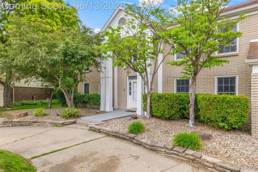 34134 Old Timber Court Farmington Hills City MI 48331