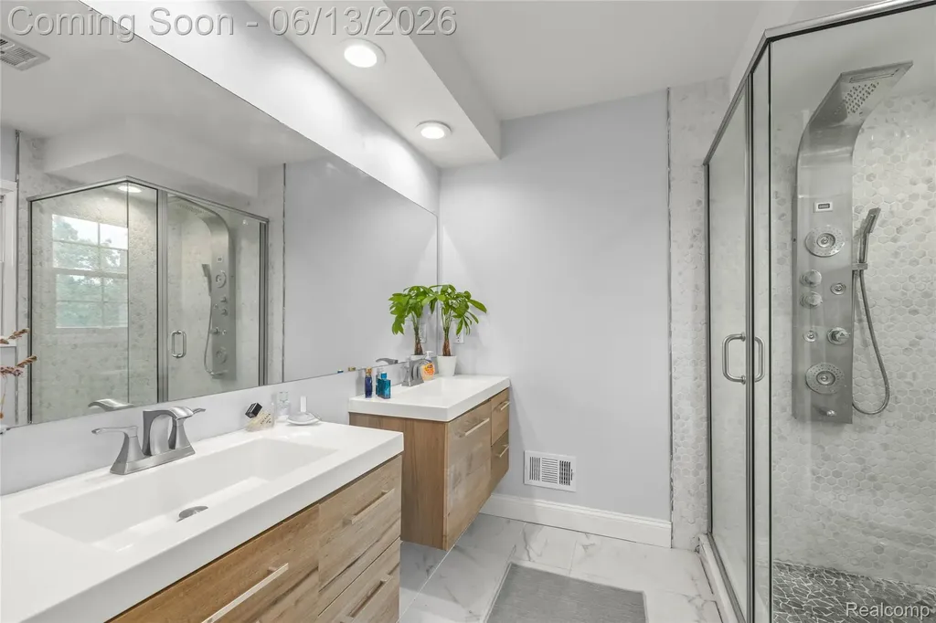 34134 Old Timber Court Farmington Hills City MI 48331