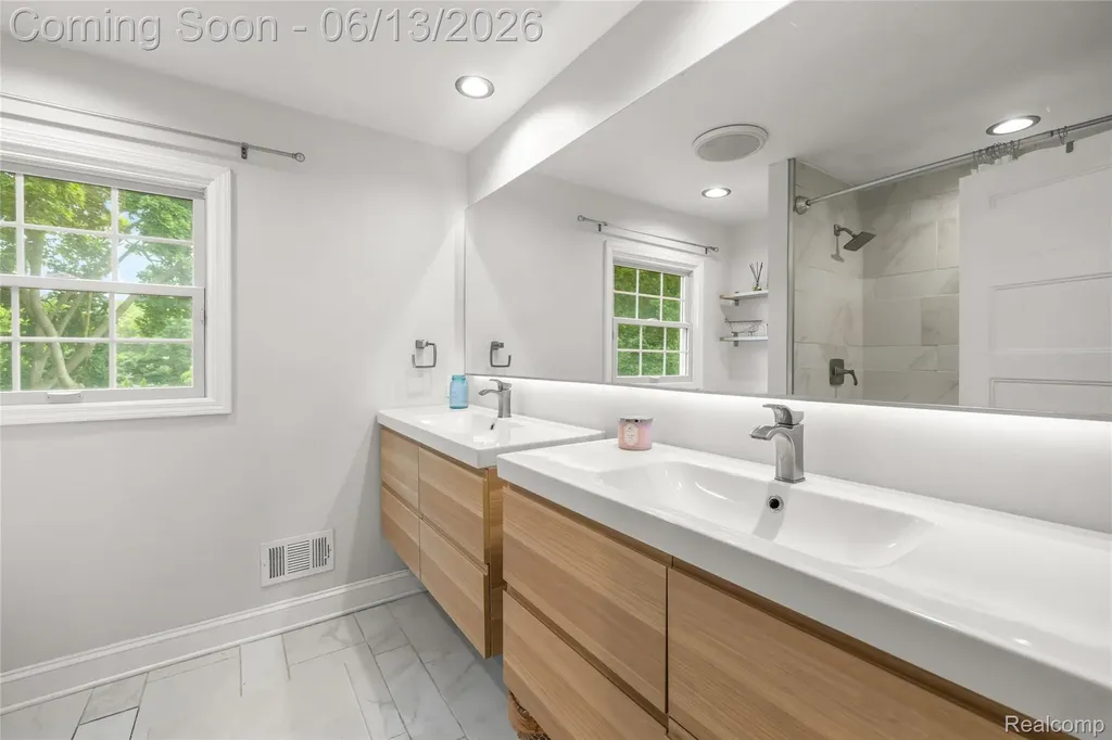 34134 Old Timber Court Farmington Hills City MI 48331
