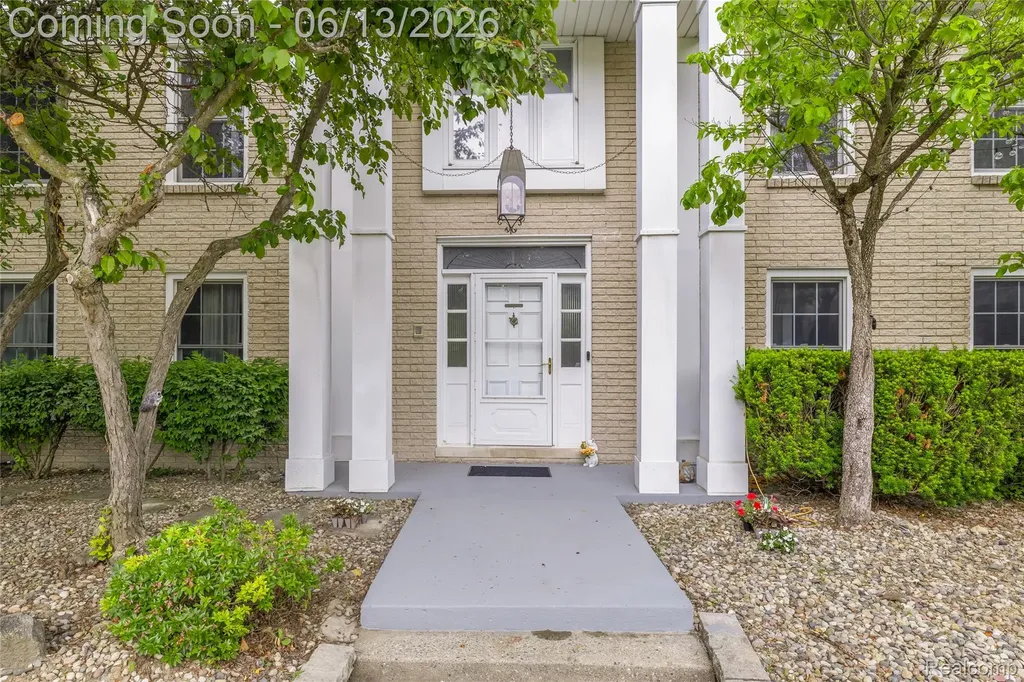 34134 Old Timber Court Farmington Hills City MI 48331