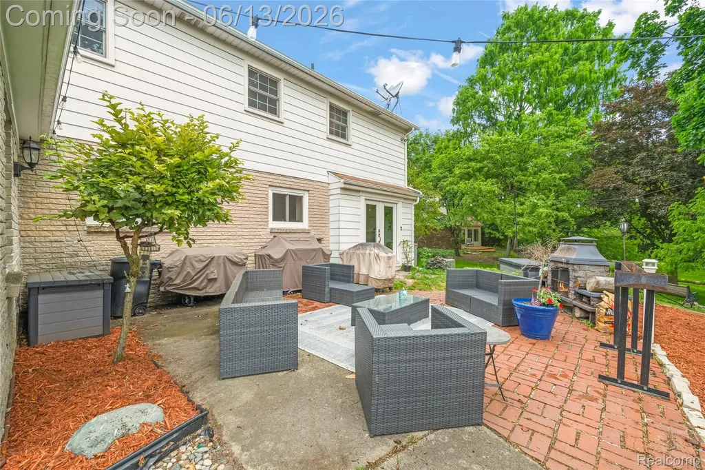 34134 Old Timber Court Farmington Hills City MI 48331