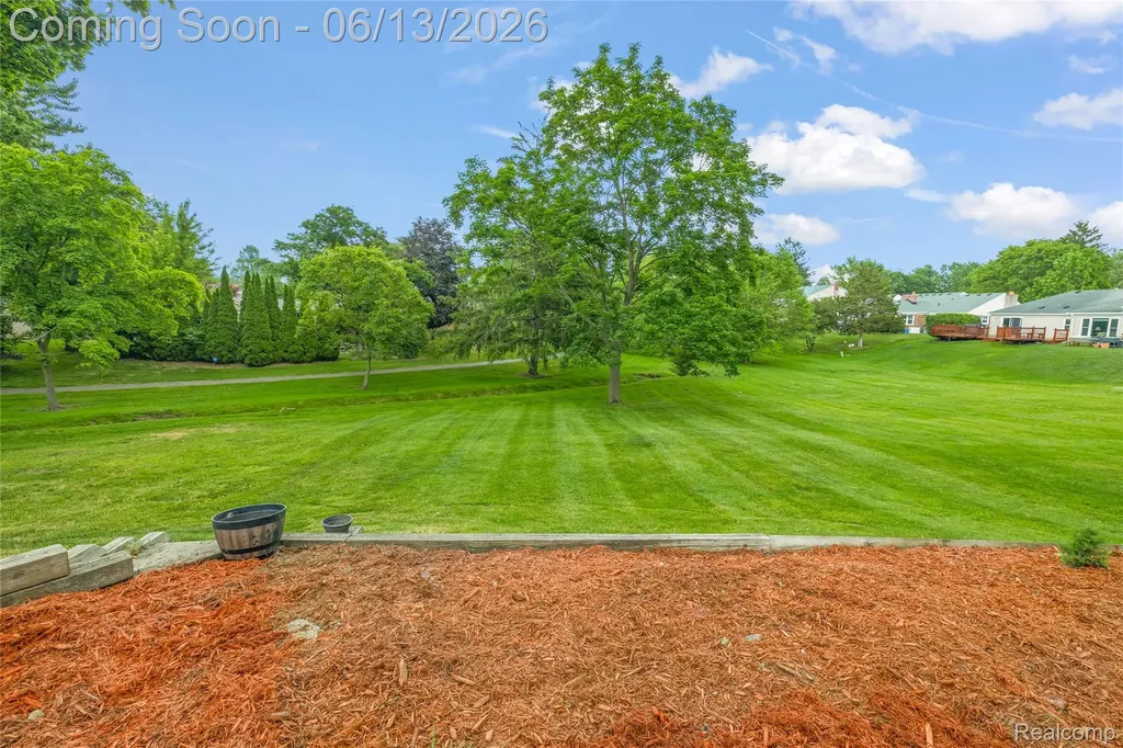 34134 Old Timber Court Farmington Hills City MI 48331