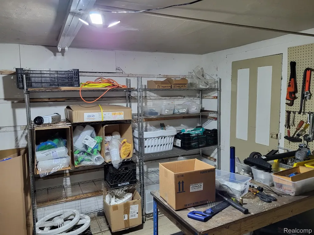 9405 Dixie Highway Springfield Charter Township MI 48348