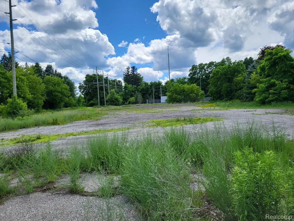 9405 Dixie Highway Springfield Charter Township MI 48348