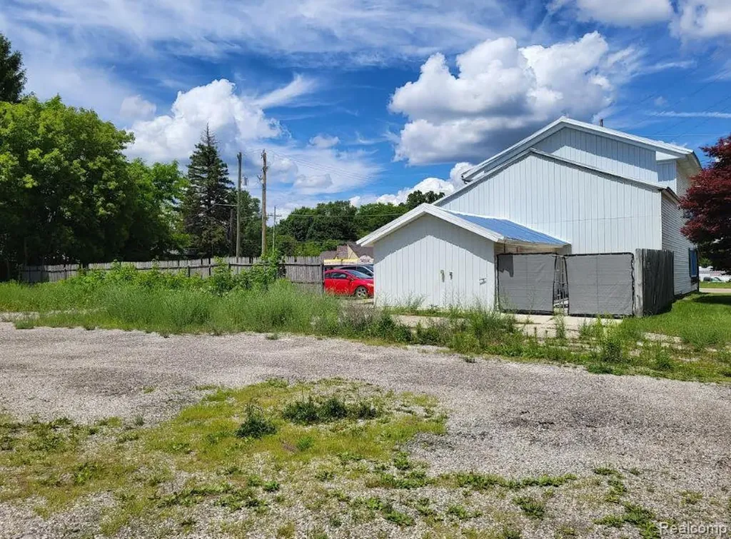 9405 Dixie Highway Springfield Charter Township MI 48348