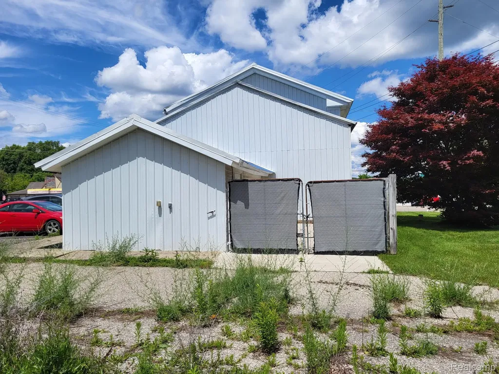 9405 Dixie Highway Springfield Charter Township MI 48348