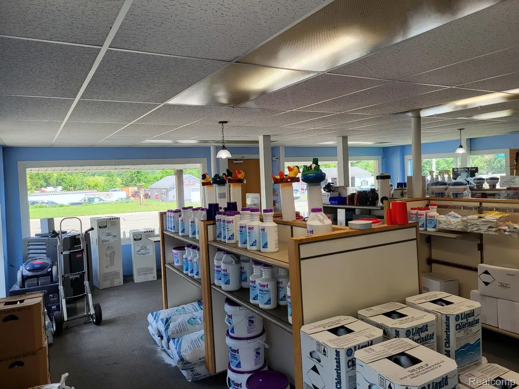 9405 Dixie Highway Springfield Charter Township MI 48348