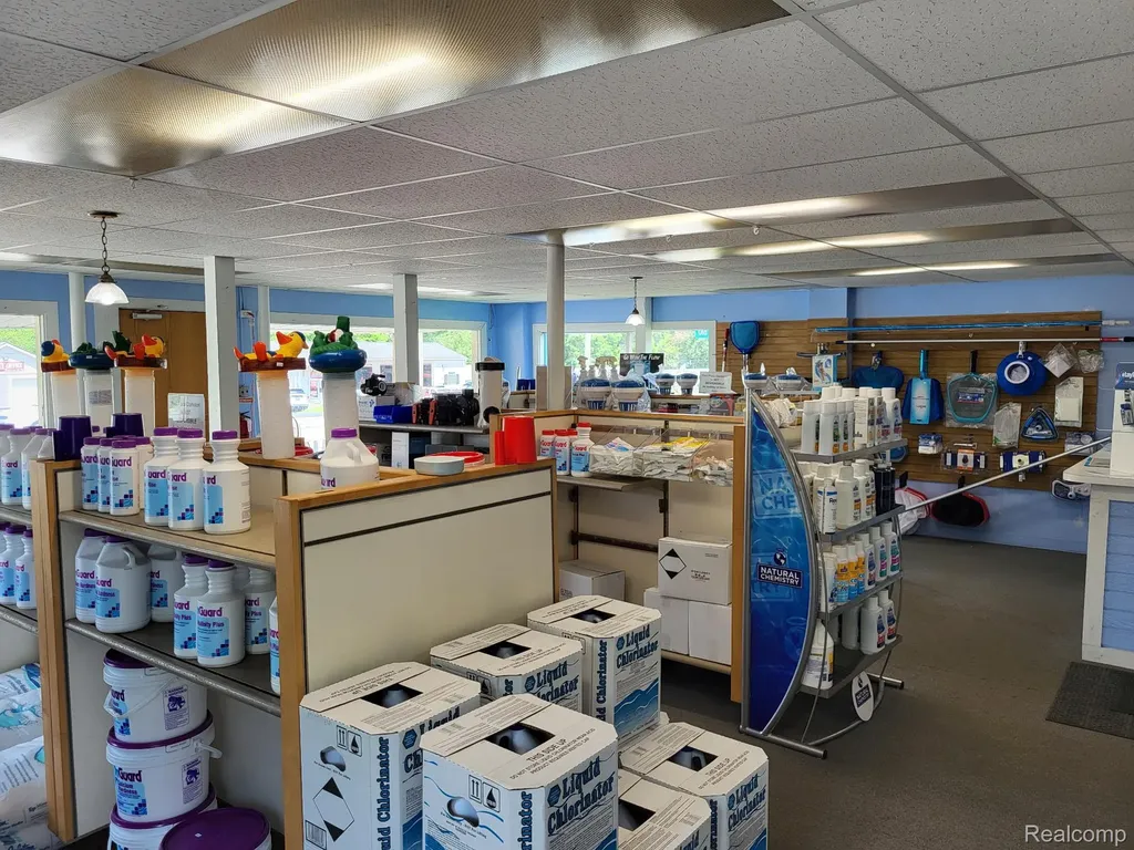 9405 Dixie Highway Springfield Charter Township MI 48348