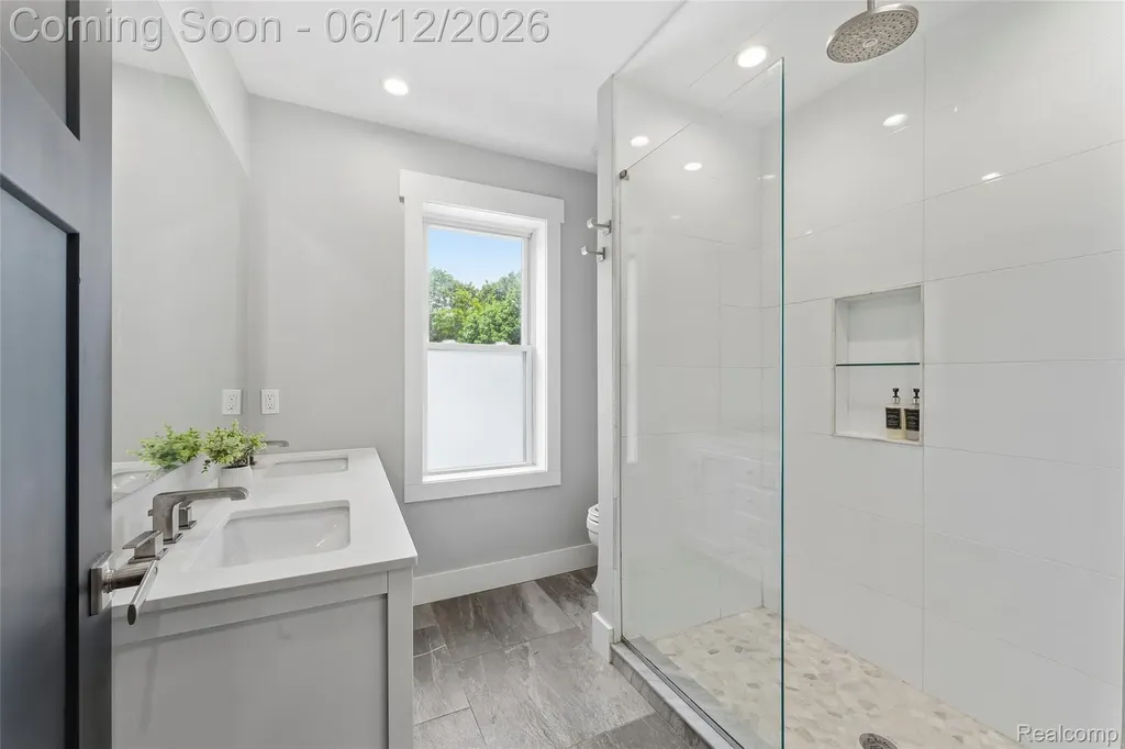 1512 Ferris Royal Oak City MI 48067