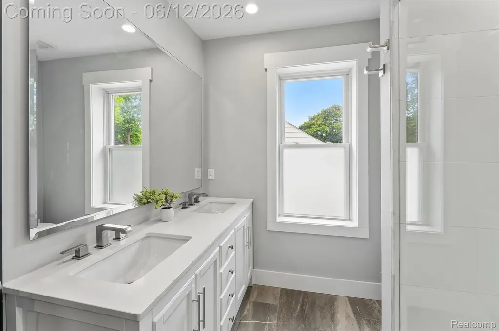1512 Ferris Royal Oak City MI 48067