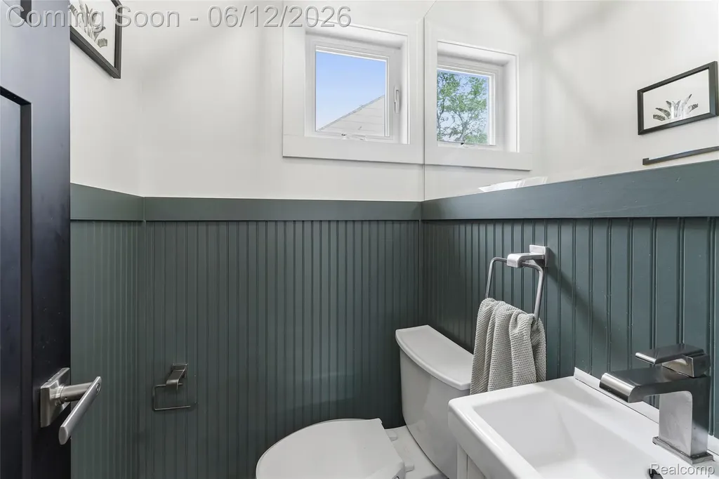 1512 Ferris Royal Oak City MI 48067