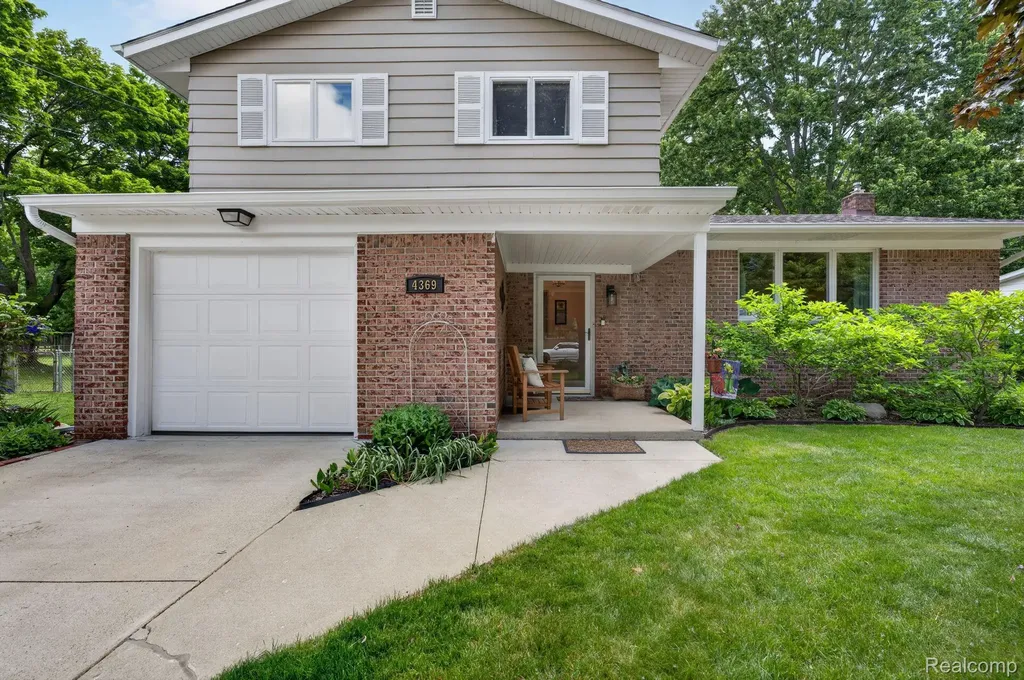 4369 Dixon Drive Flint Charter Township MI 48473