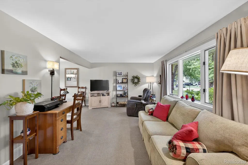 4369 Dixon Drive Flint Charter Township MI 48473