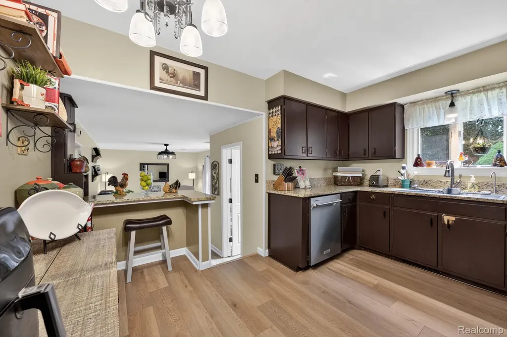 4369 Dixon Drive Flint Charter Township MI 48473