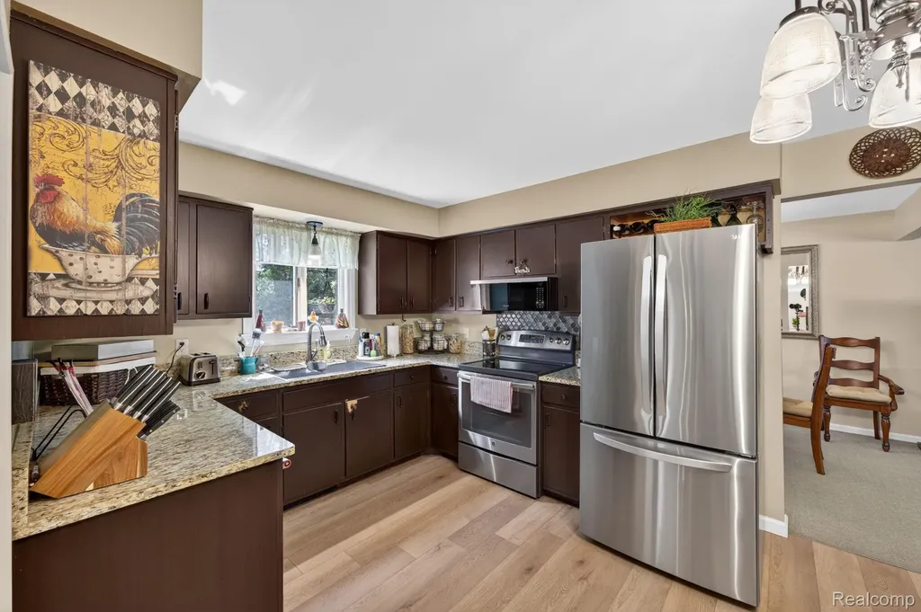 4369 Dixon Drive Flint Charter Township MI 48473