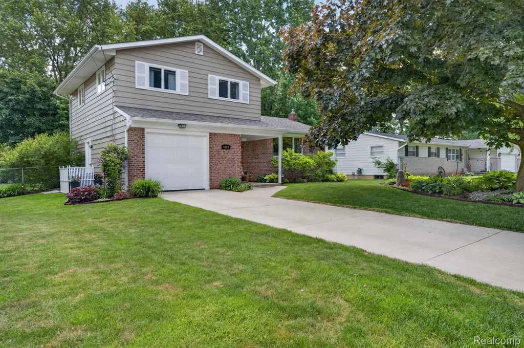 4369 Dixon Drive Flint Charter Township MI 48473
