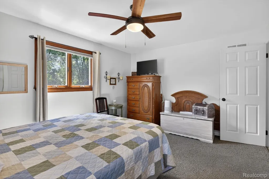 4369 Dixon Drive Flint Charter Township MI 48473