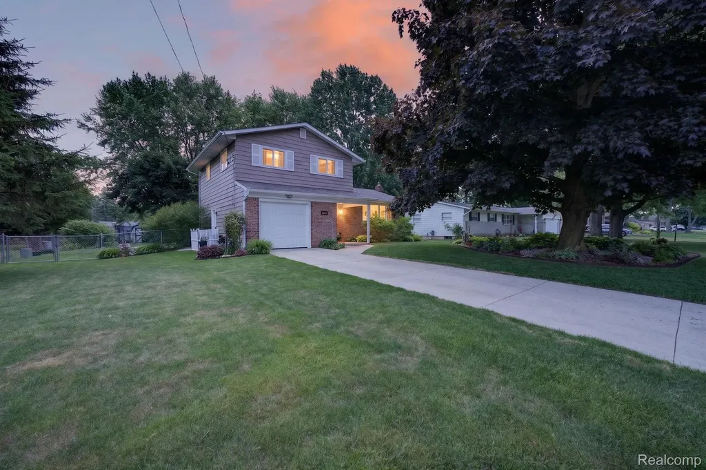 4369 Dixon Drive Flint Charter Township MI 48473