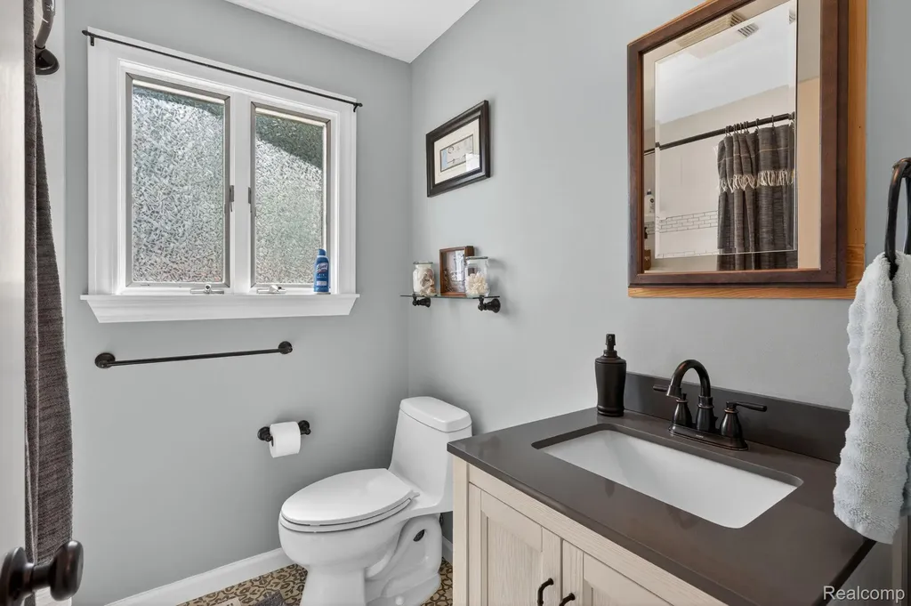 4369 Dixon Drive Flint Charter Township MI 48473