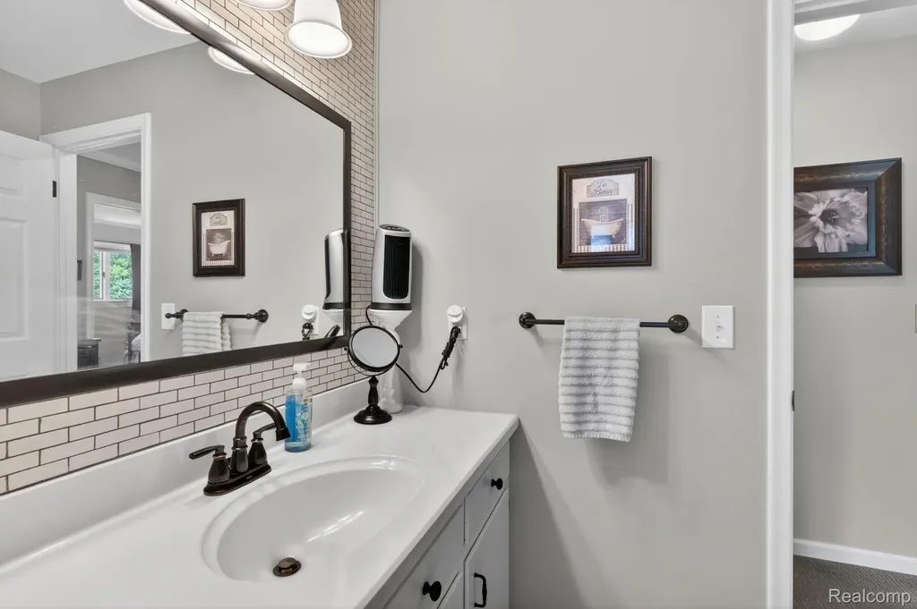 4369 Dixon Drive Flint Charter Township MI 48473