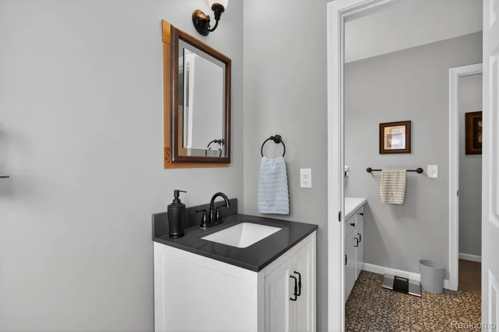 4369 Dixon Drive Flint Charter Township MI 48473
