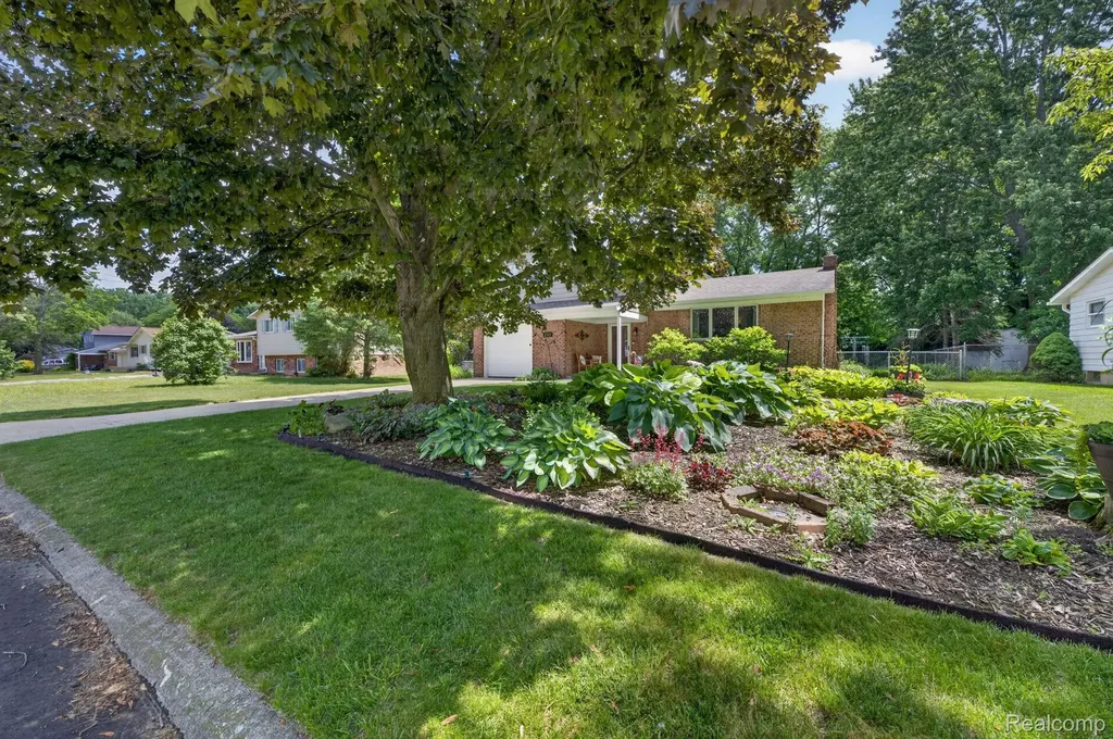 4369 Dixon Drive Flint Charter Township MI 48473