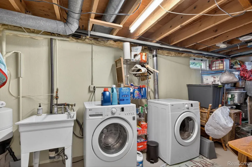 4369 Dixon Drive Flint Charter Township MI 48473