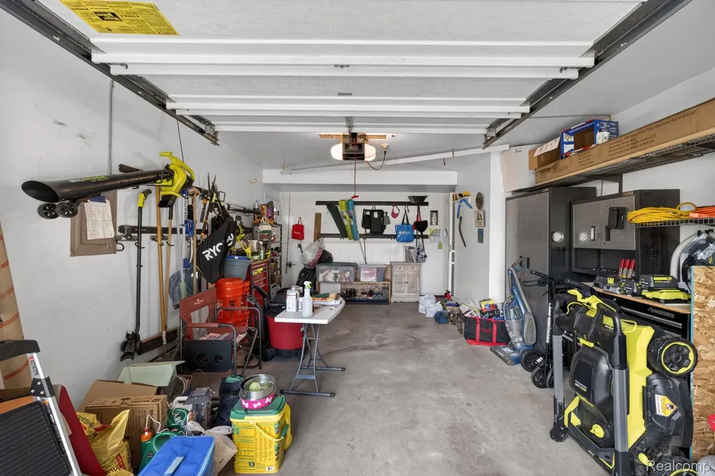 4369 Dixon Drive Flint Charter Township MI 48473