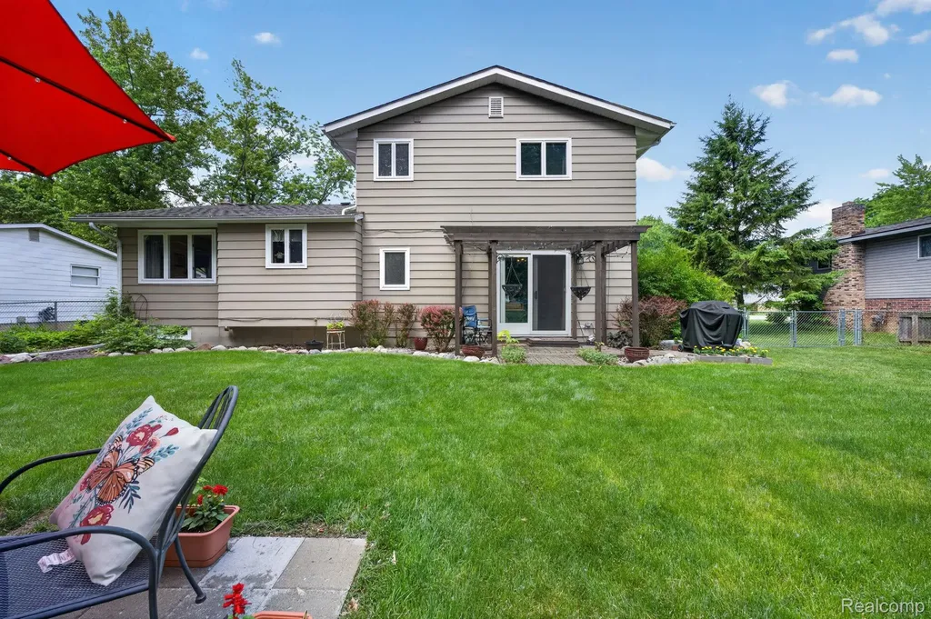 4369 Dixon Drive Flint Charter Township MI 48473