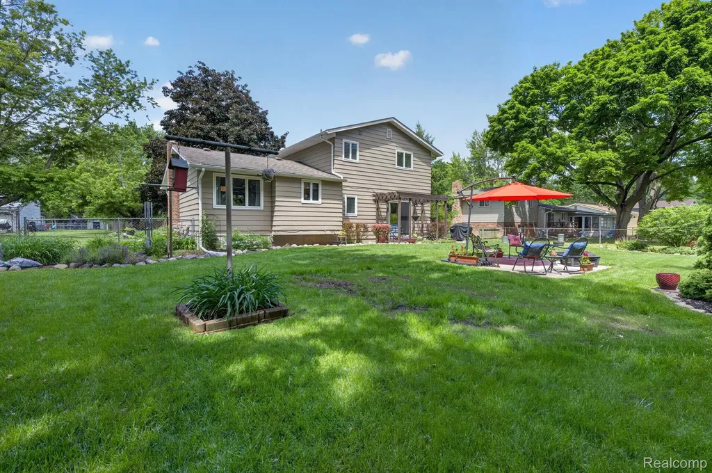 4369 Dixon Drive Flint Charter Township MI 48473