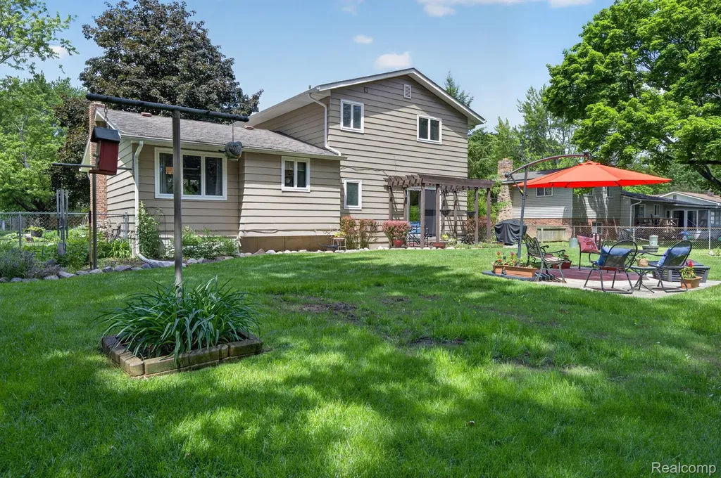 4369 Dixon Drive Flint Charter Township MI 48473