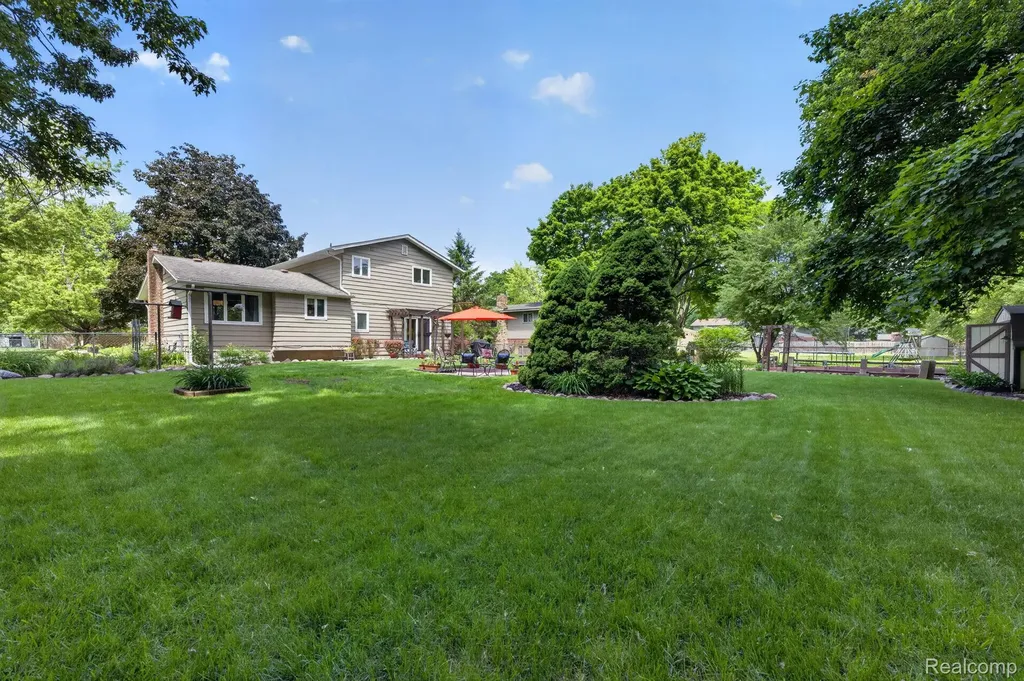 4369 Dixon Drive Flint Charter Township MI 48473