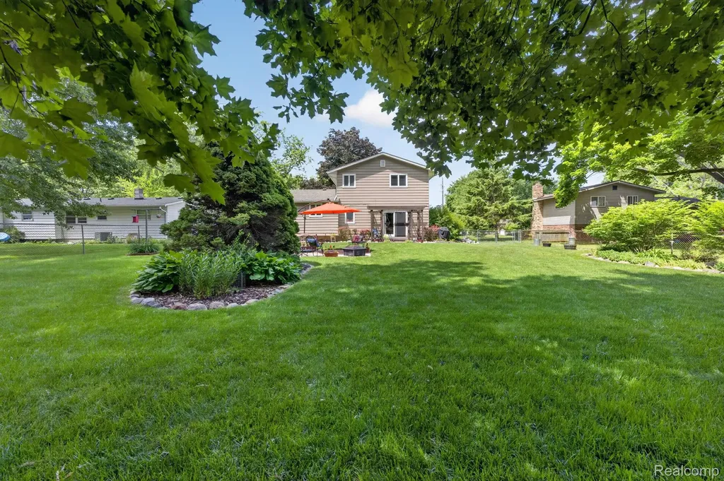 4369 Dixon Drive Flint Charter Township MI 48473