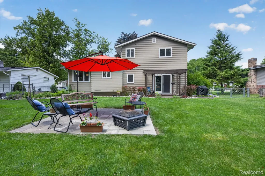4369 Dixon Drive Flint Charter Township MI 48473